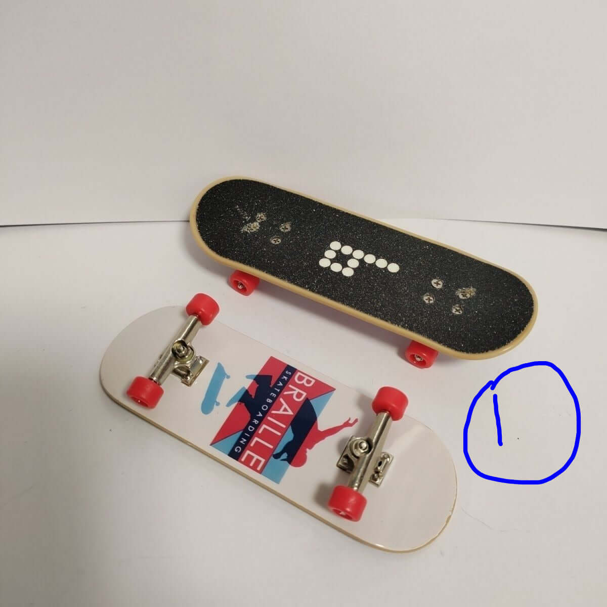 Mouse Jerky Miniature Skateboard Model – Shredding the Streets - GiggleGizmo
